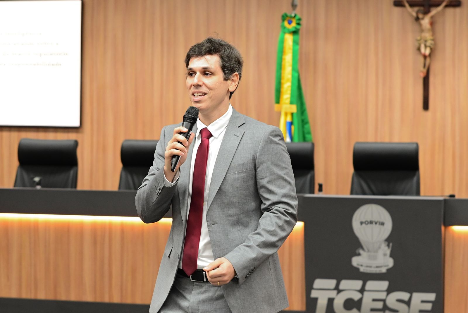 BRICIO LUIX_FOTO_CLEVERTON RIBEIRO.jpg