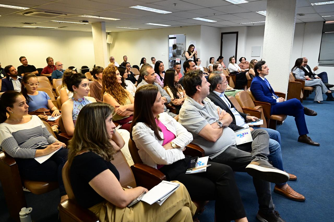 CURSO ELABORAÇÃO LEGISLATIVA_FOTO 2 QUEZIA MAJOR.jpeg